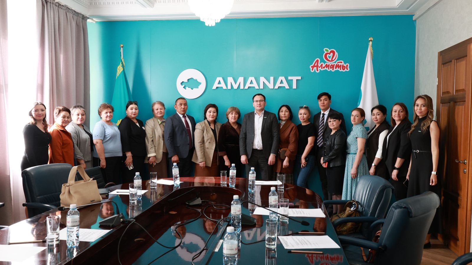 ⚡Алматы қалалық «AMANAT» партиясы филиалының алаңында «ШЕКСІЗ МҮМКІНДІК» жобасы аясында ерекше білім беру қажеттіліктері бар 9–11 сынып түлектерін қолдау және әлеуметтендіруге арналған кездесу өтті.