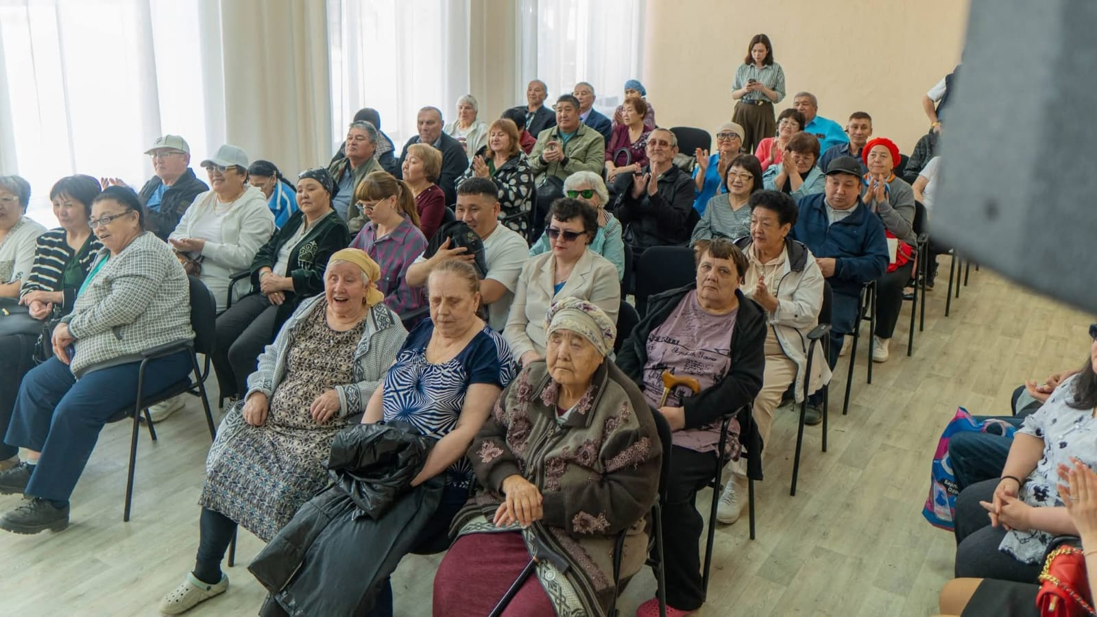 Қарттармен кездесу