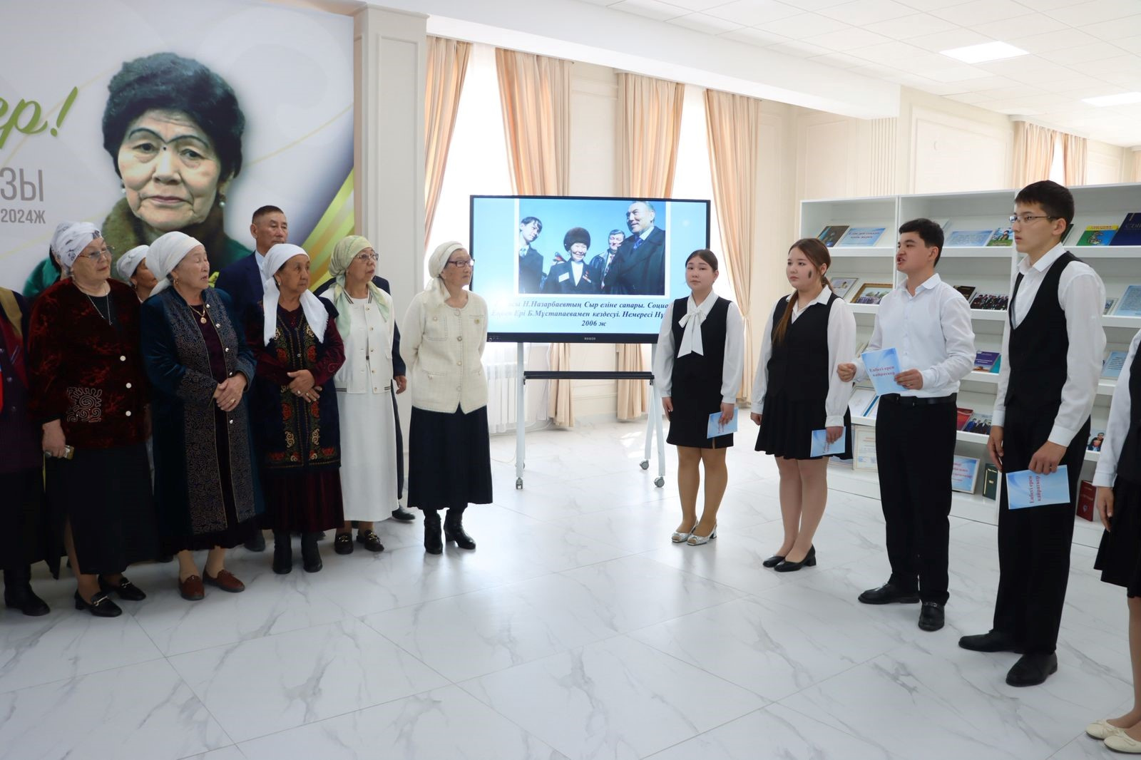 AMANAT: МЕМЛЕКЕТ ЖӘНЕ ҚОҒАМ ҚАЙРАТКЕРІ АЛМАГҮЛ БОЖАНОВАНЫҢ ӨМІР ЖОЛЫНА АРНАЛҒАН КӨРМЕ ҰЙЫМДАСТЫРЫЛДЫ