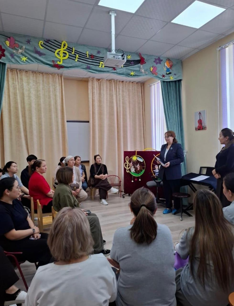 AMANAT партиясы Алматы облыстық филиалы жанындағы «Әйелдер қанатының» ұйымдастыруымен Еңбекшіқазақ ауданындағы №2 психологиялық-педагогикалық түзеу кабинеті мекемесінде ұжым қызметкерлері мен ата-аналардың қатысуымен психологиялық тренинг өтті.