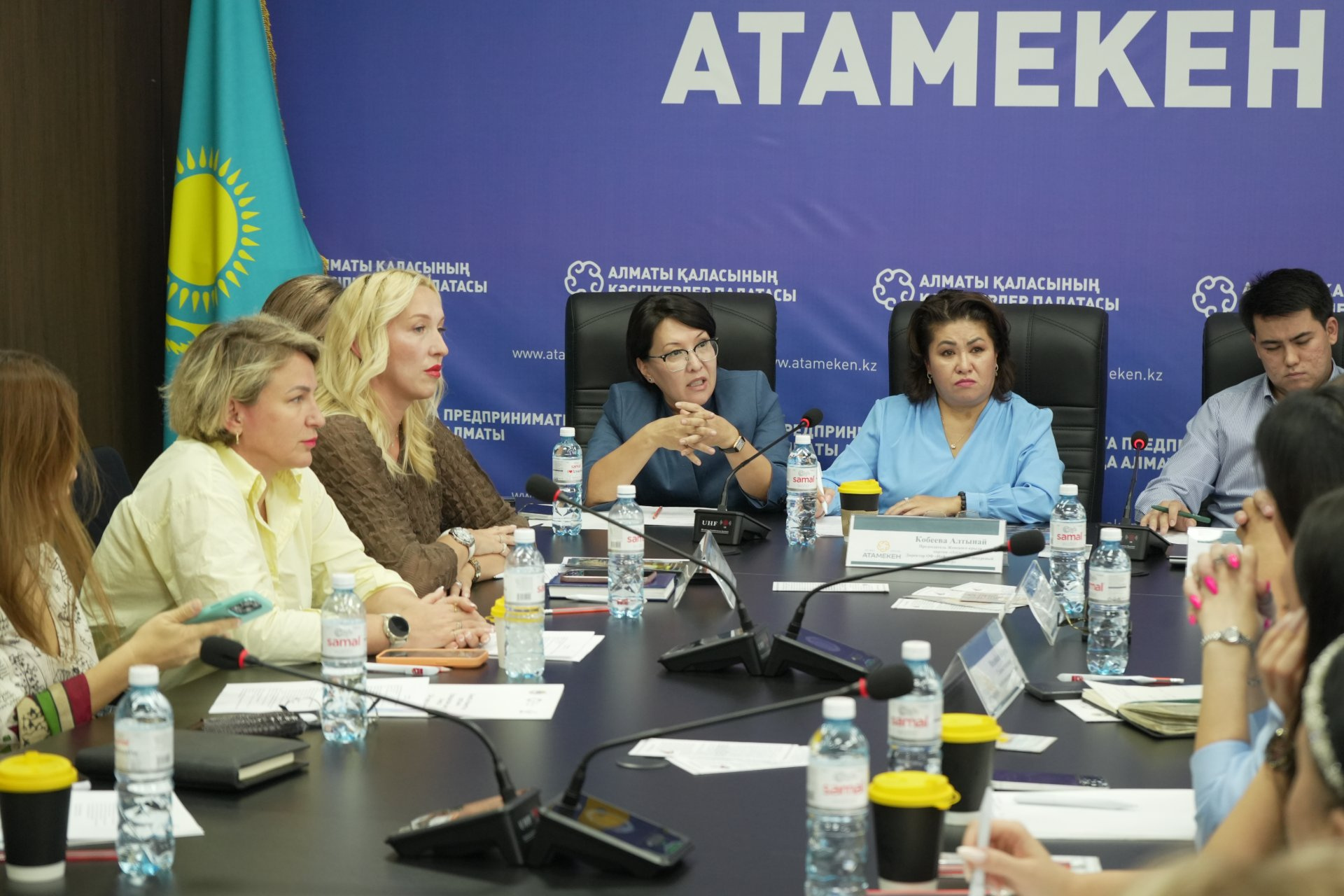 Алматыда партияның Әйелдер қанаты кәсіпкерлікті қолдау мәселелерін талқылады