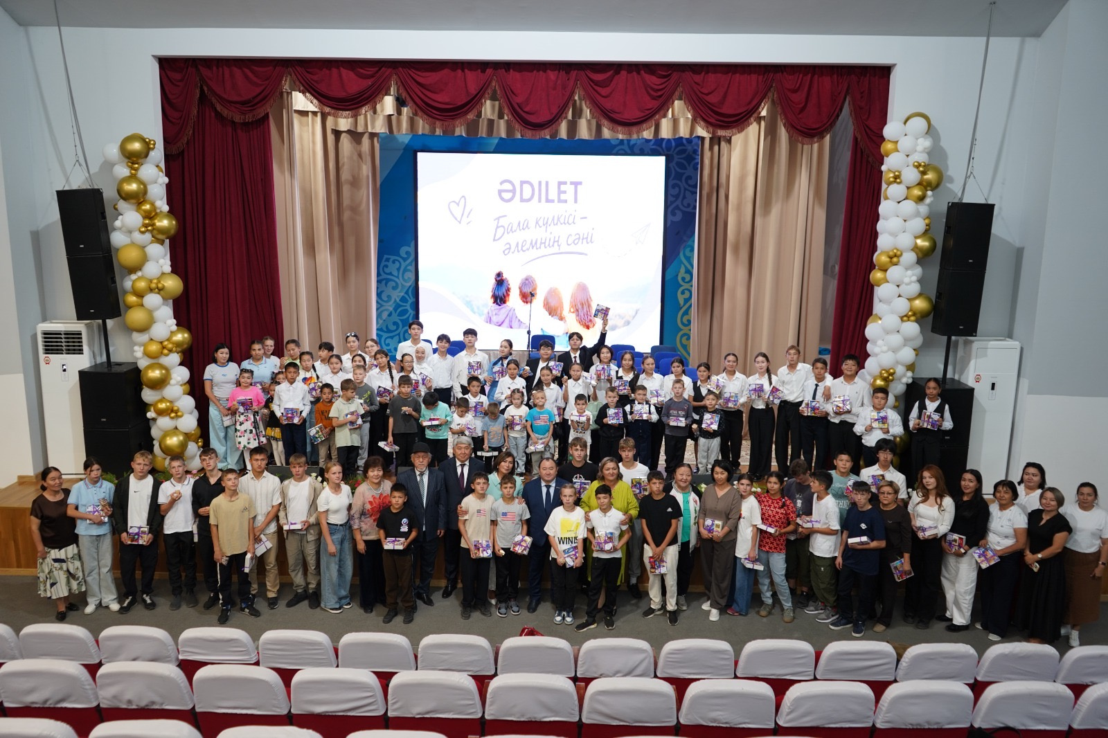 Жетісуда «Алтай-Атырау» қойылымы балаларға көтеріңкі көңіл-күй сыйлады