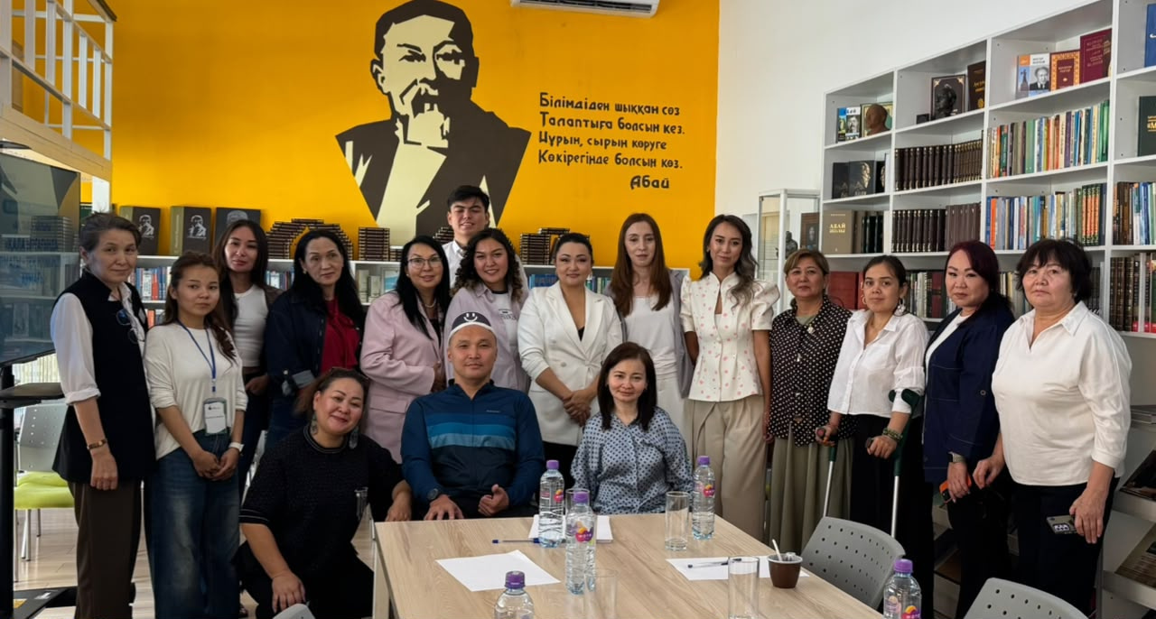 Мұхтар Әуезов атындағы кітапханада мүмкіндігі шектеулі адамдарға қолдау көрсететін қоғамдық бірлестіктер мен орталықтардың өкілдерімен кездесу өтті.